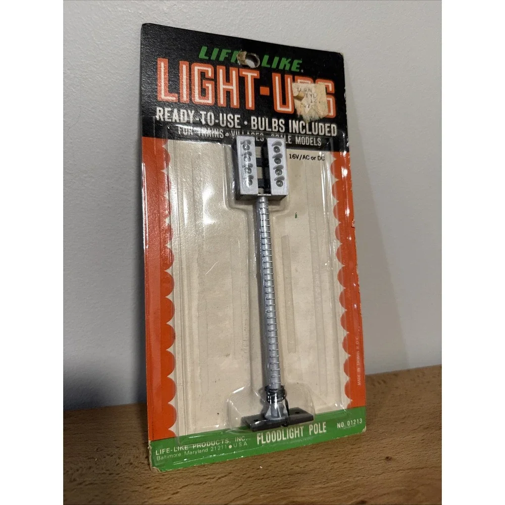 Life-Like HO Scale Light-Ups Floodlight Pole S213K NOS Unopened